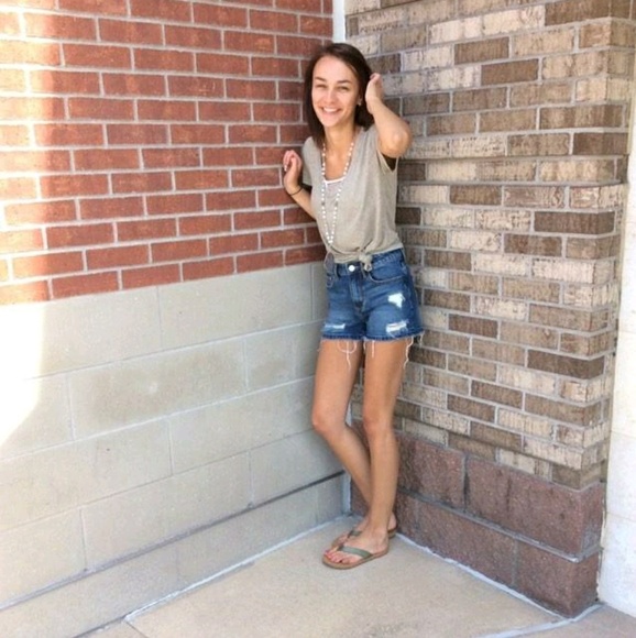 Meet your Posher, Claudia - Picture 1 of 1